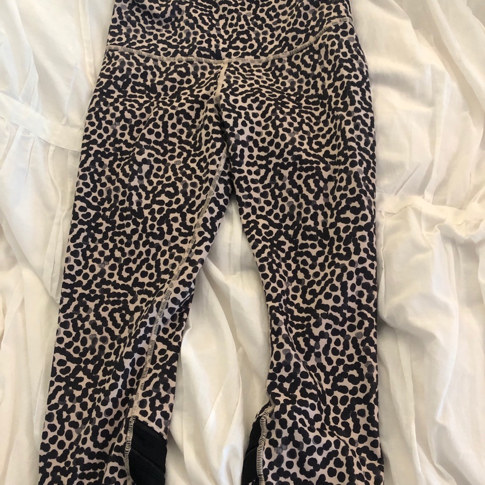 dotted lulu leggings